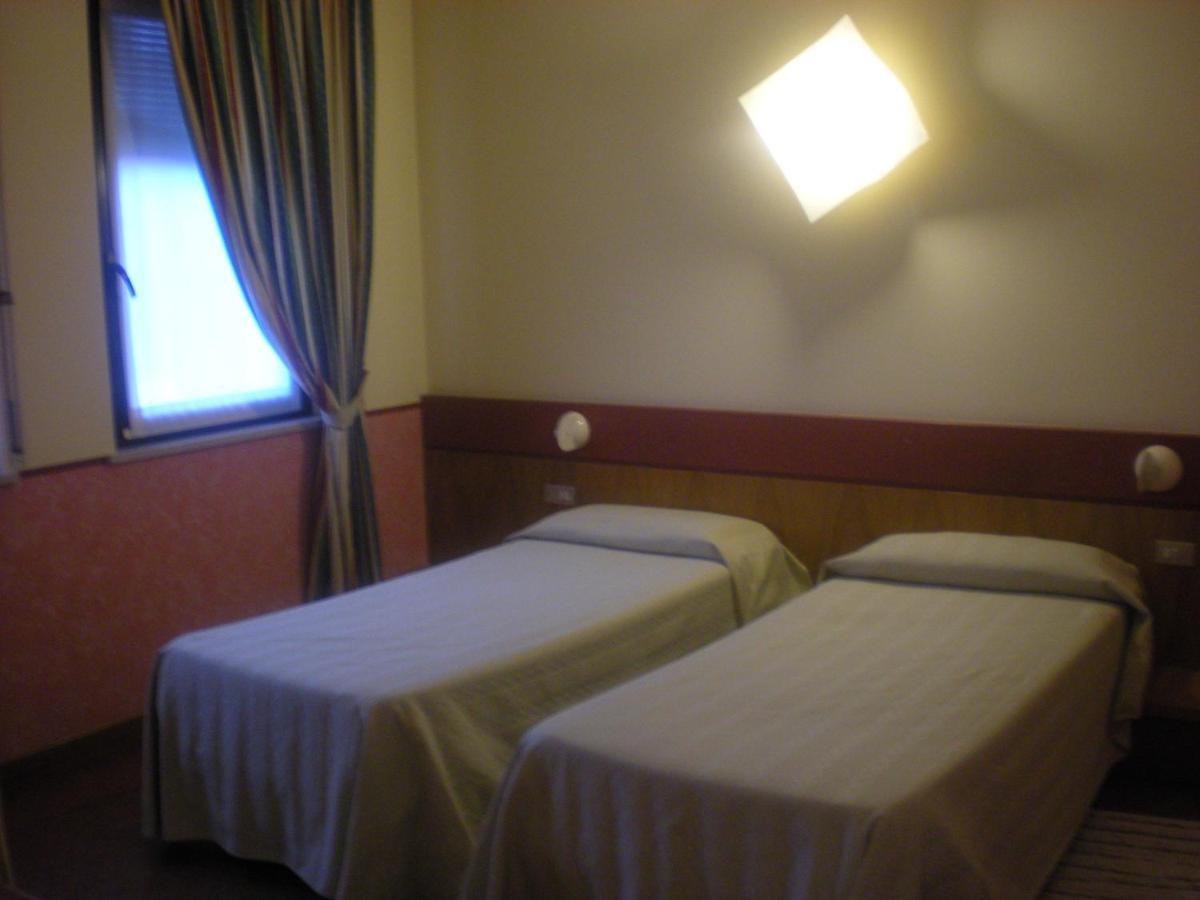 Hotel Roma Bussolengo Szoba fotó