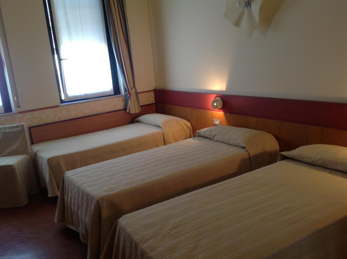 Hotel Roma Bussolengo Szoba fotó