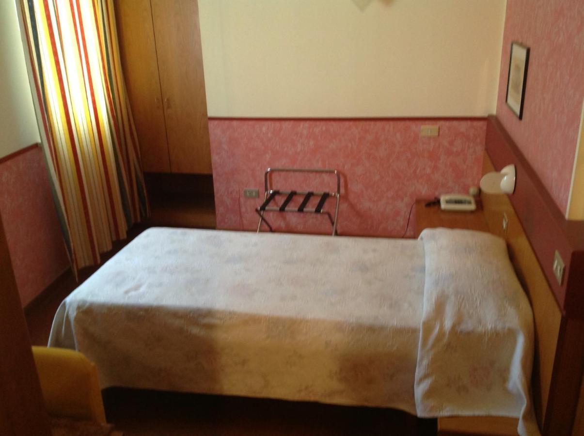 Hotel Roma Bussolengo Kültér fotó