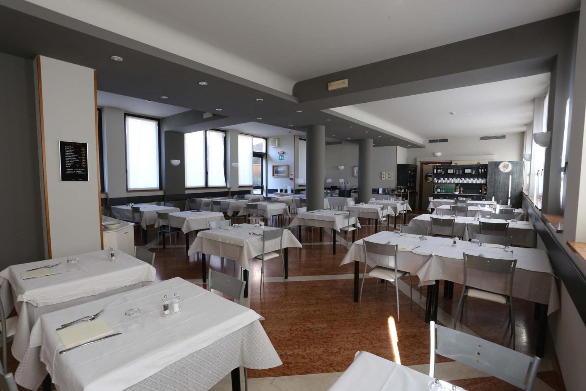 Hotel Roma Bussolengo Kültér fotó